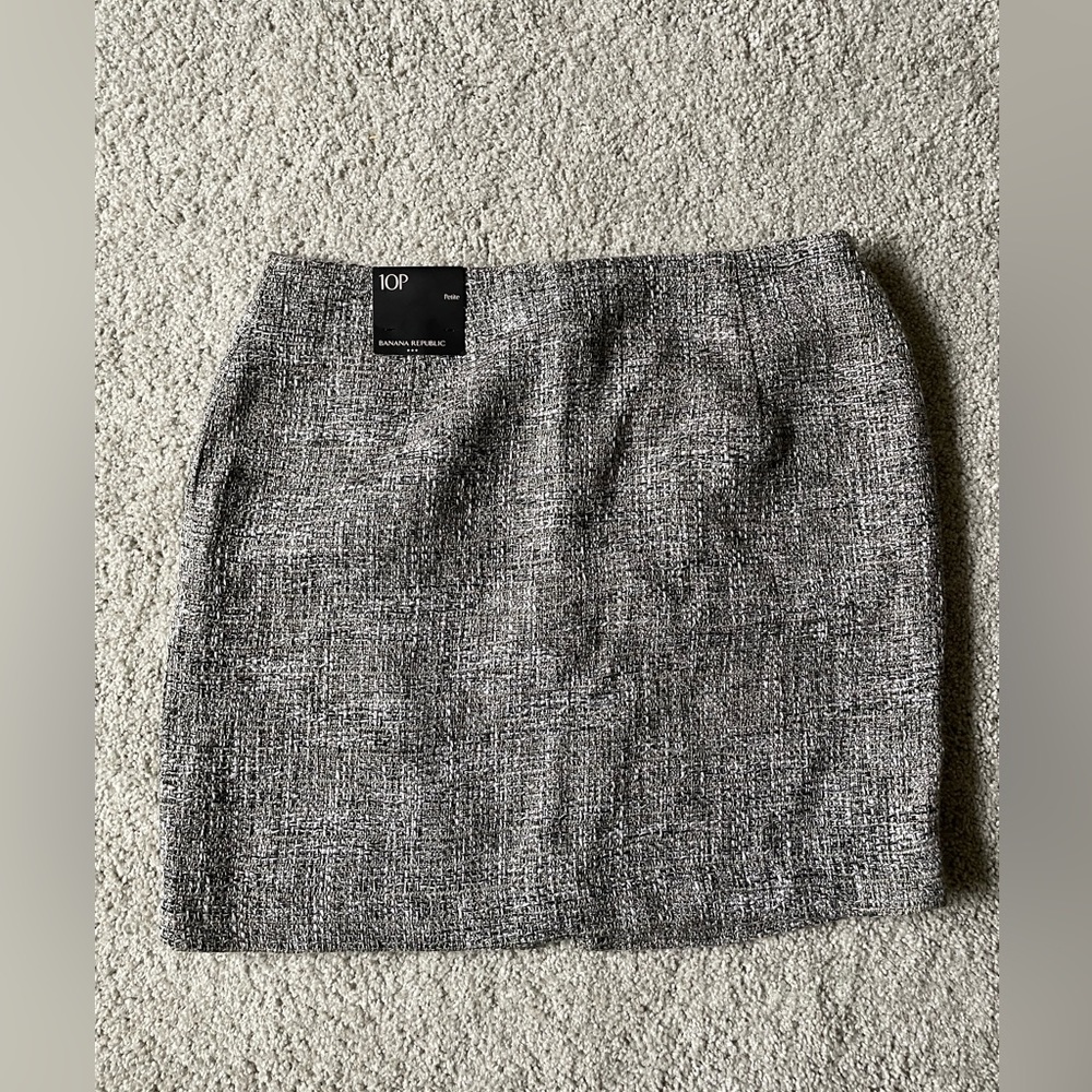 Banana Republic Plaid skirt. 10P size